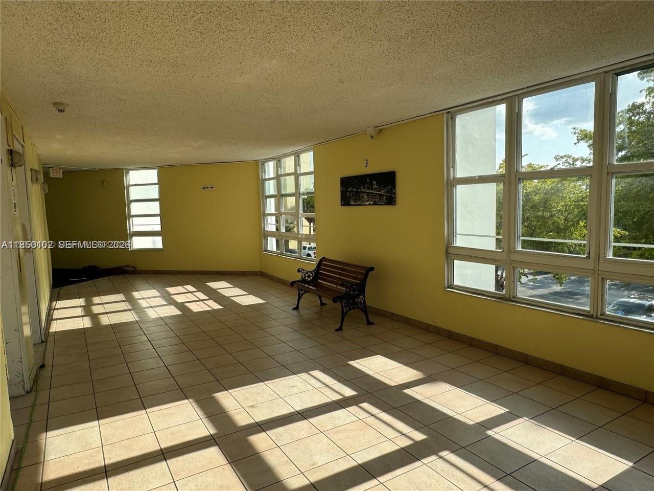 9682 Fontainebleau Boulevard