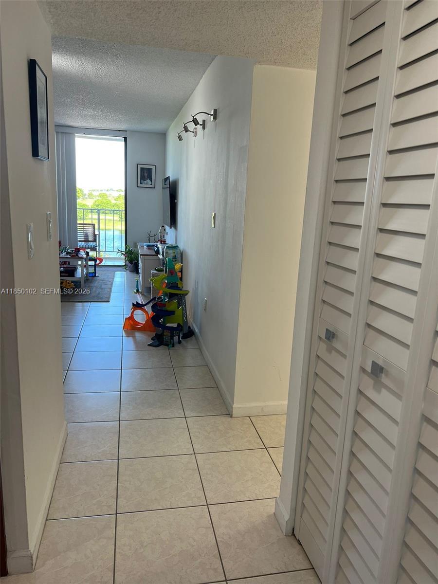 9682 Fontainebleau Boulevard