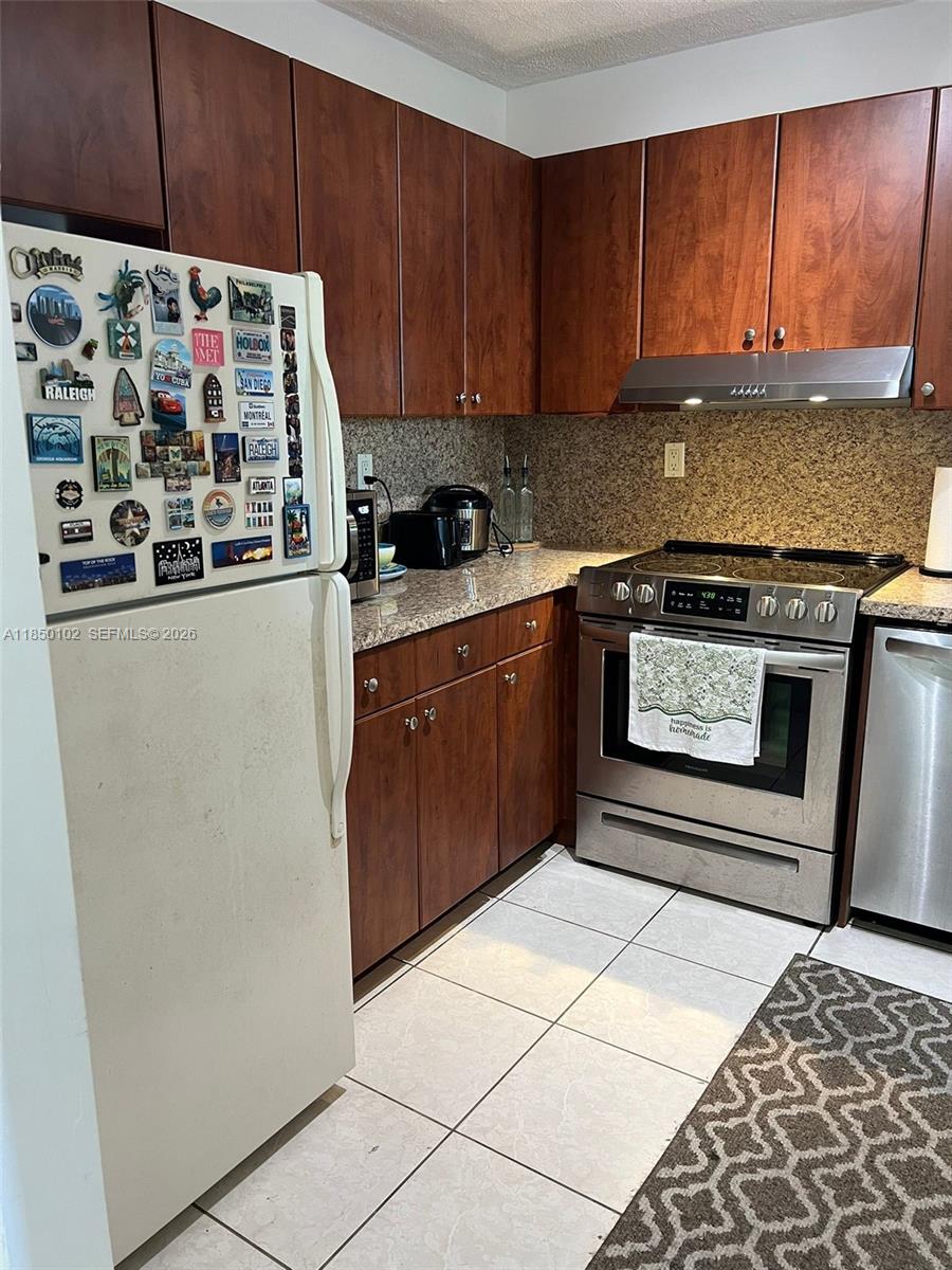 9682 Fontainebleau Boulevard