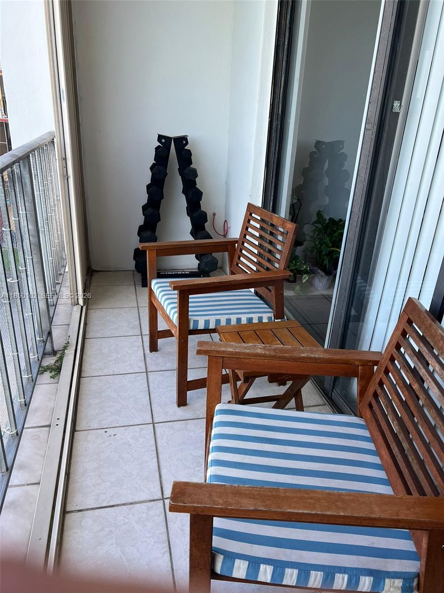 9682 Fontainebleau Boulevard