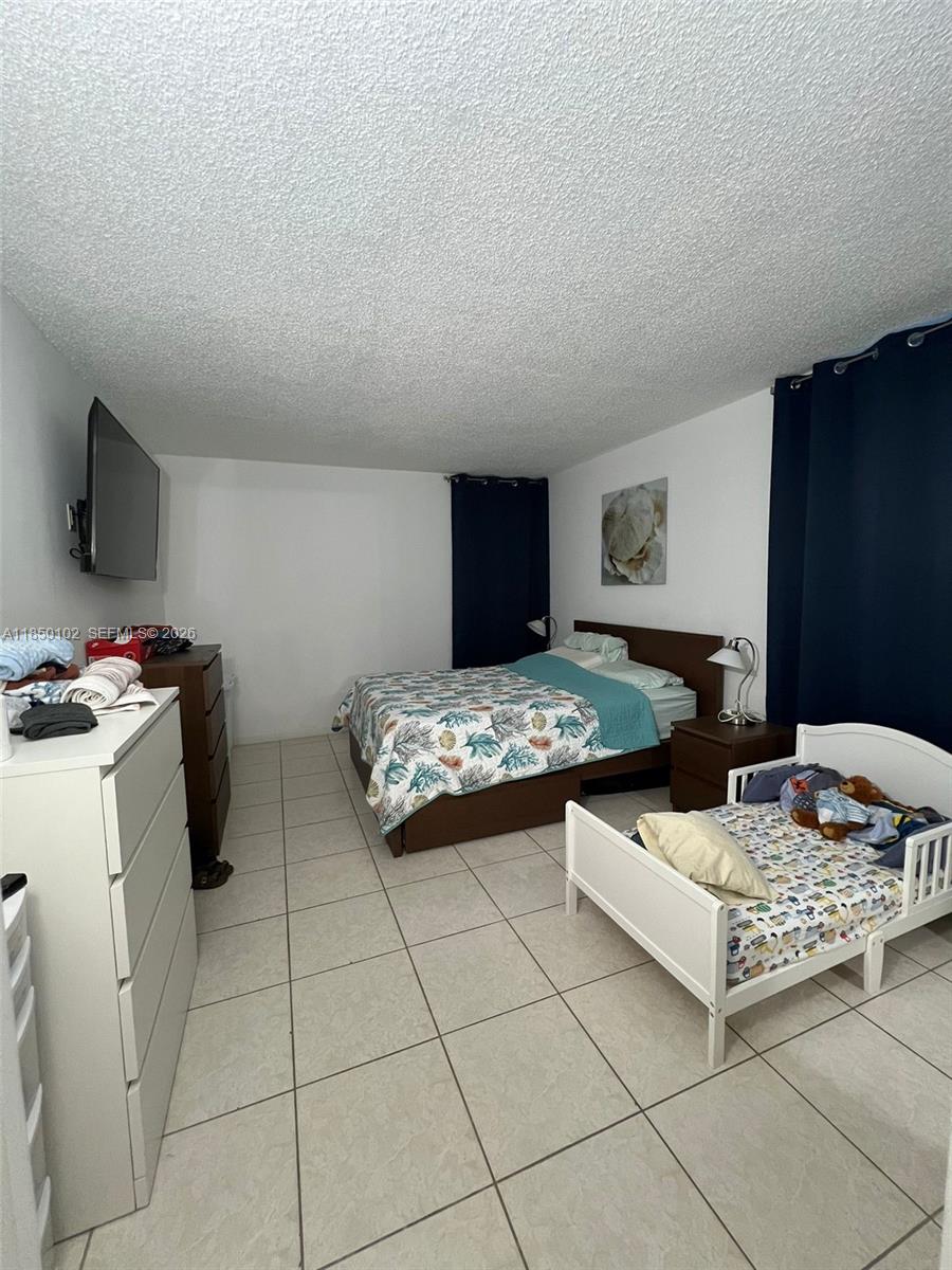 9682 Fontainebleau Boulevard
