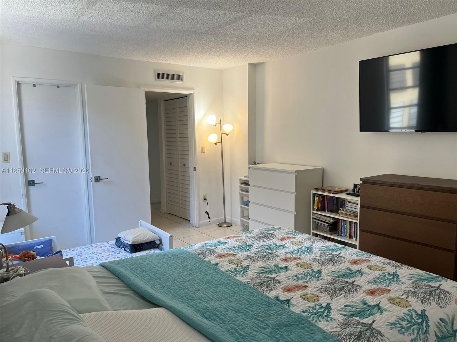 9682 Fontainebleau Boulevard