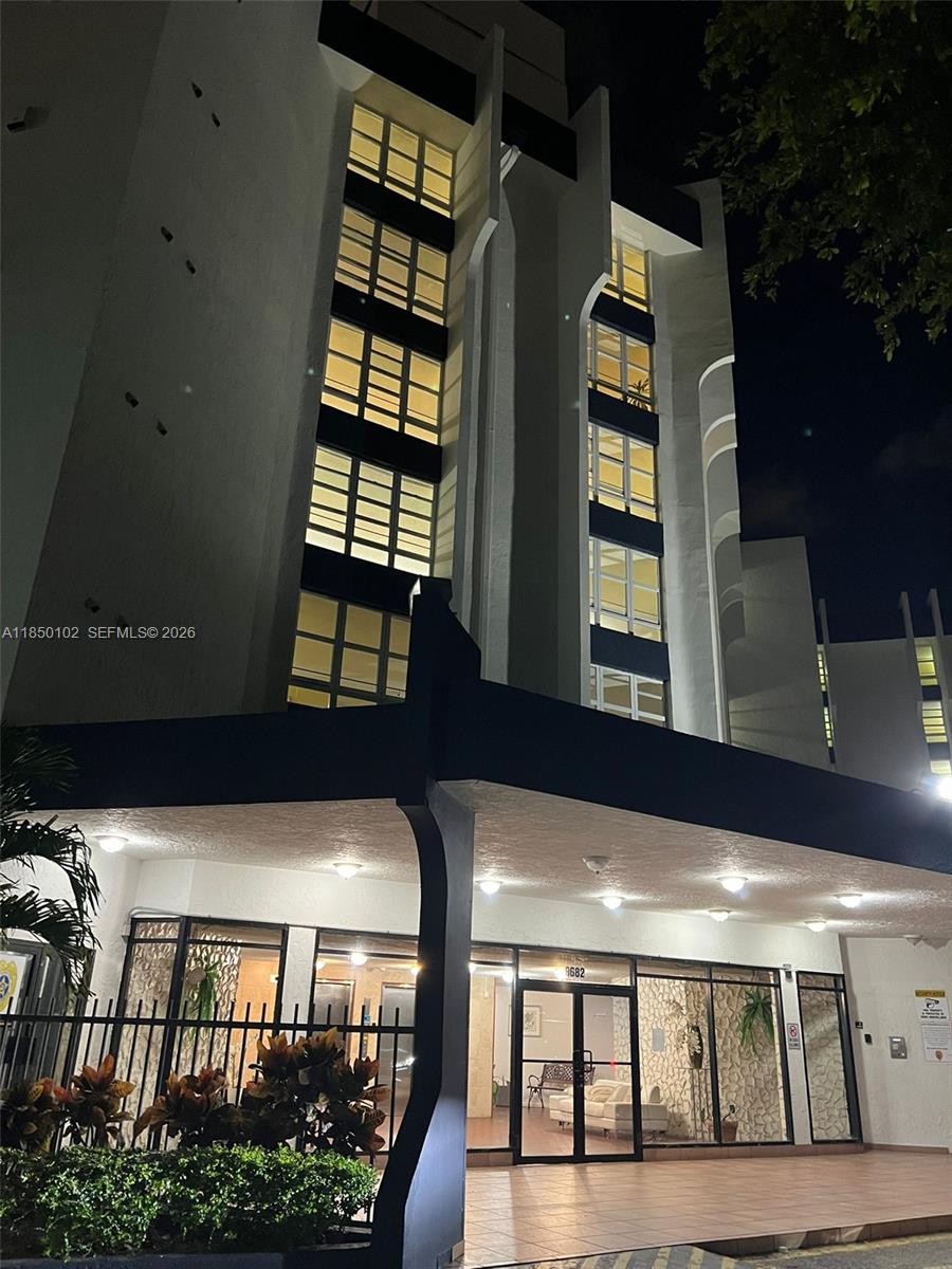 9682 Fontainebleau Boulevard