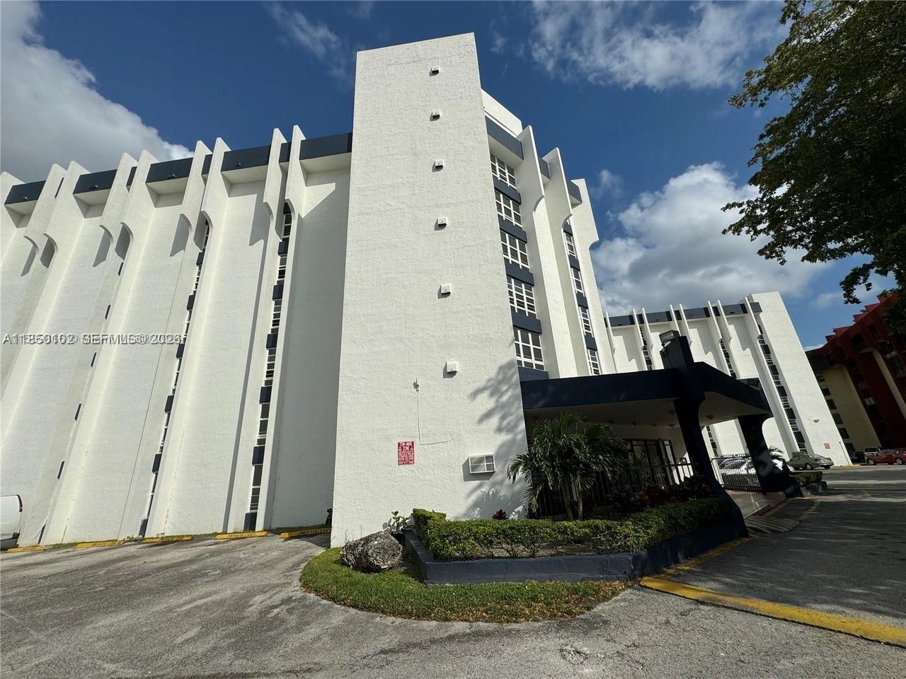 9682 Fontainebleau Boulevard