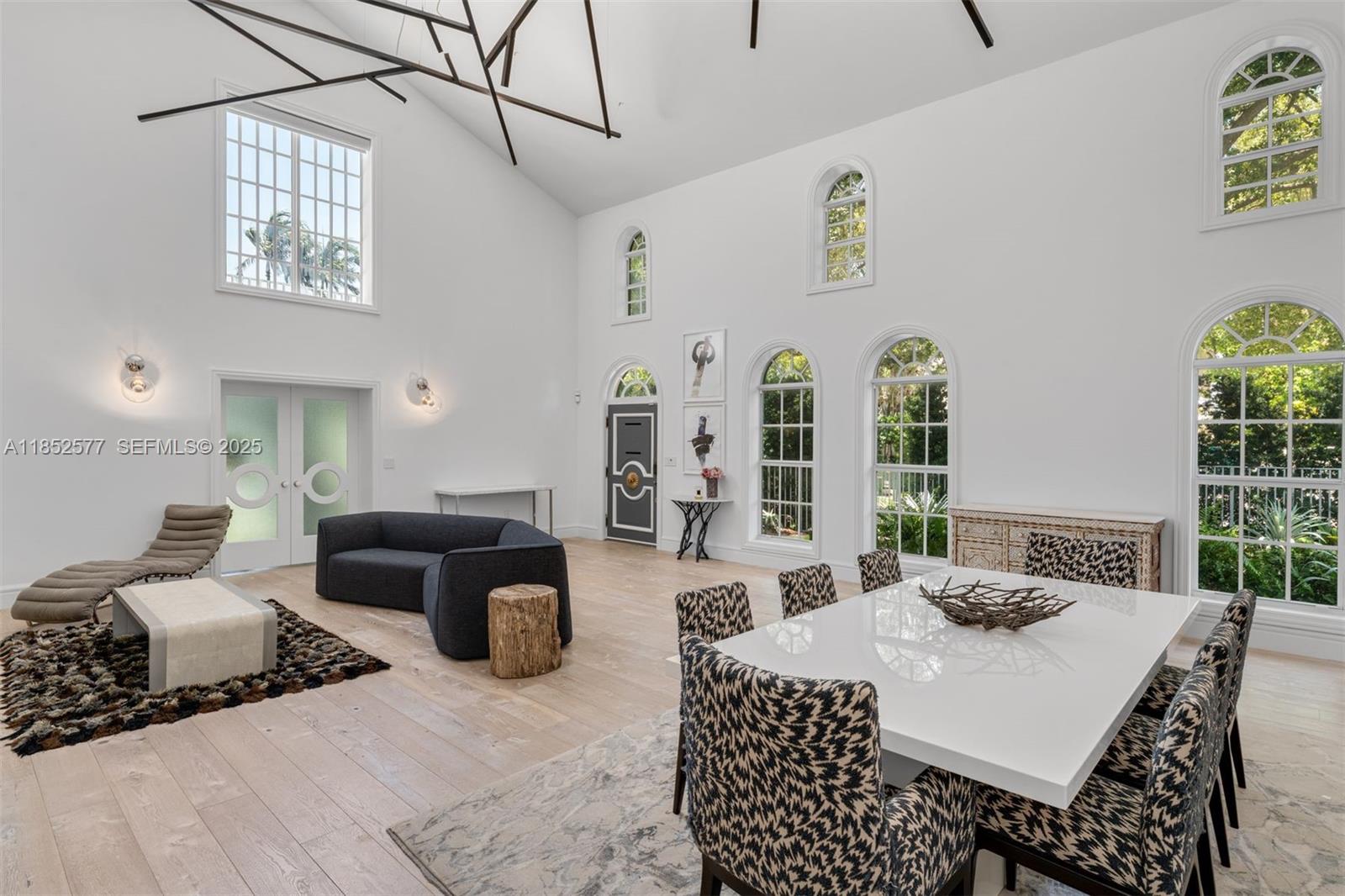 431 W Rivo Alto Drive