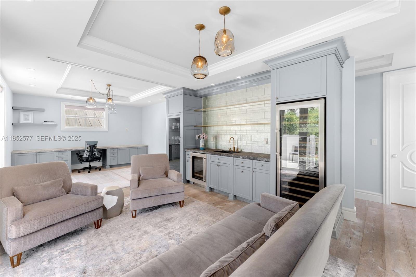 431 W Rivo Alto Drive