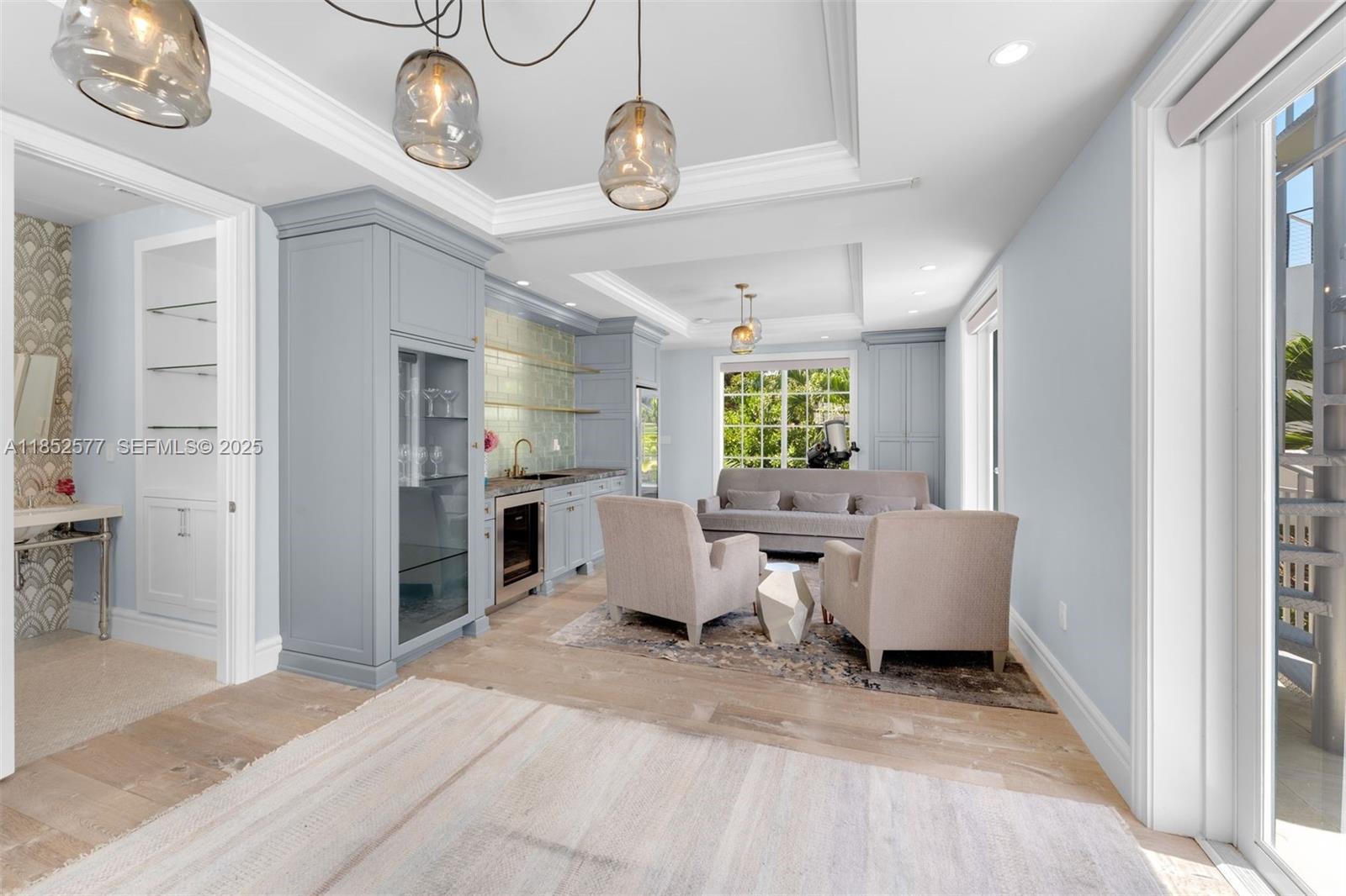 431 W Rivo Alto Drive