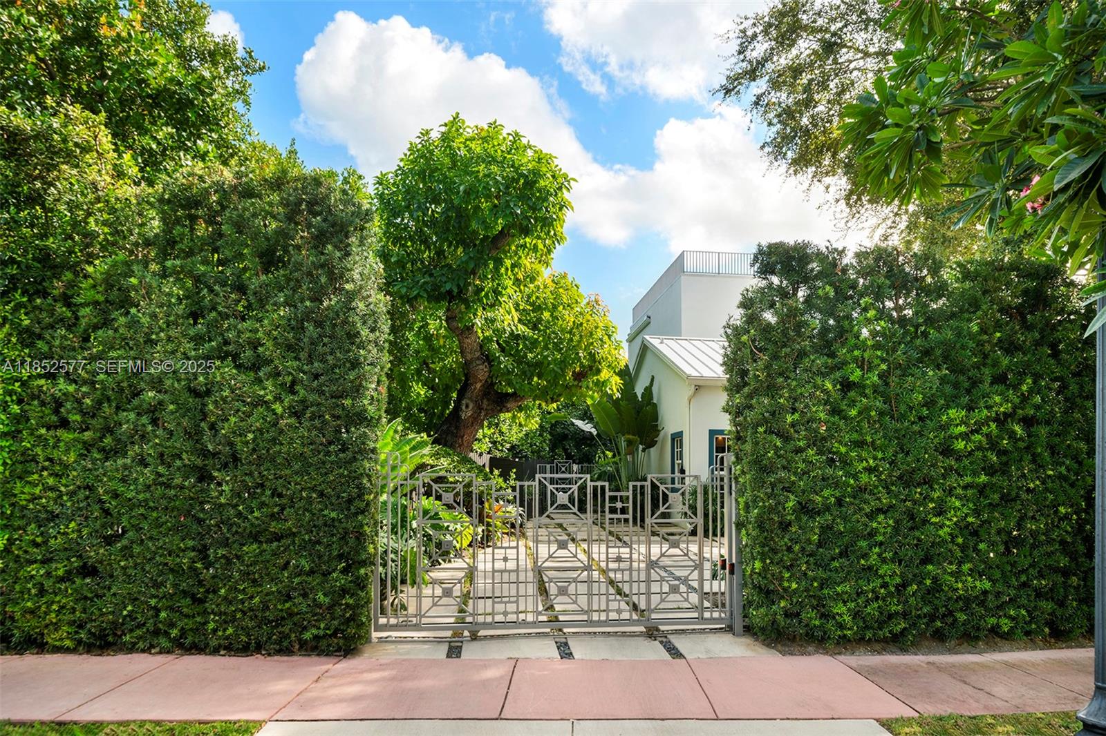 431 W Rivo Alto Drive