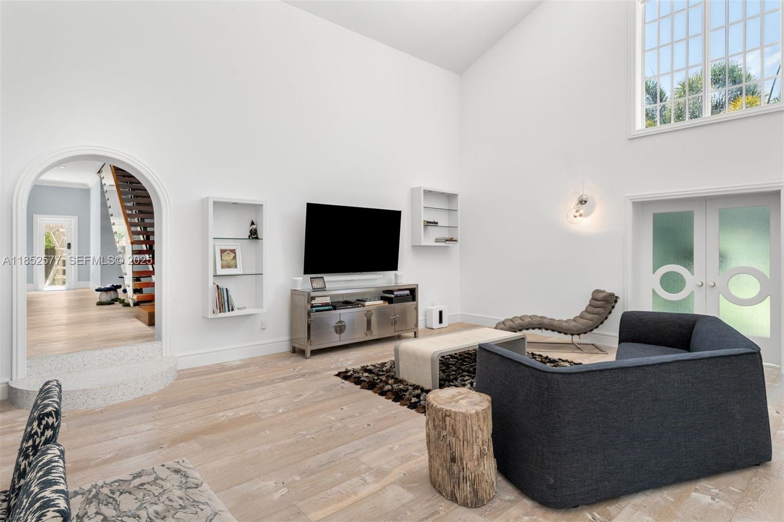 431 W Rivo Alto Drive