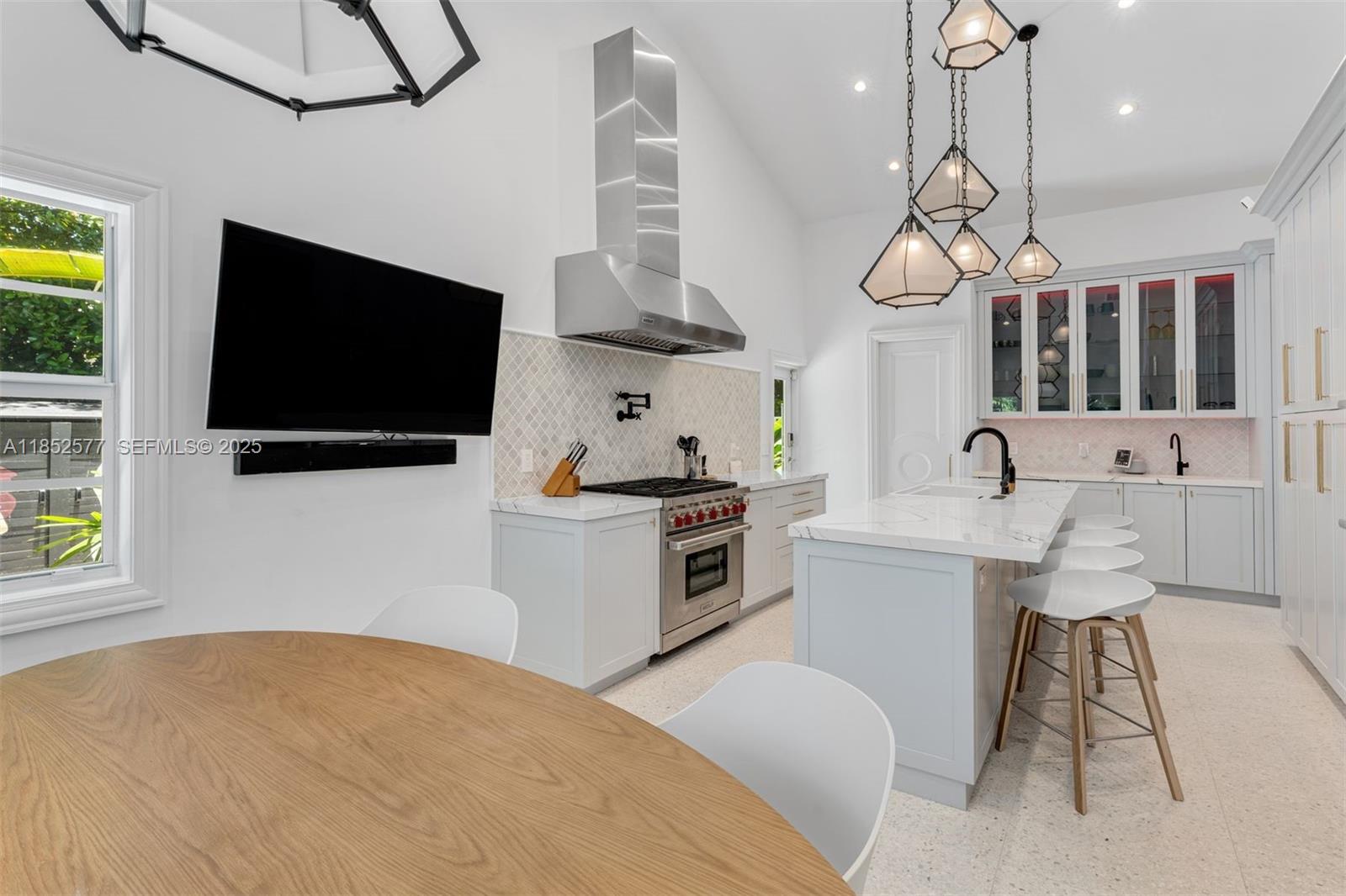 431 W Rivo Alto Drive