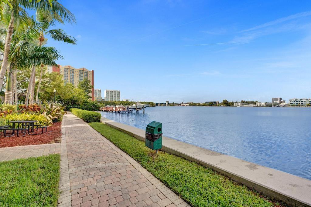 17100 N Bay Road