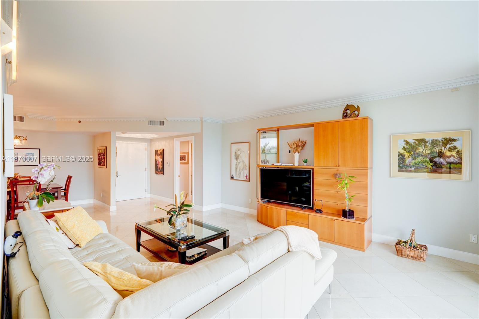 2000 Island Boulevard
