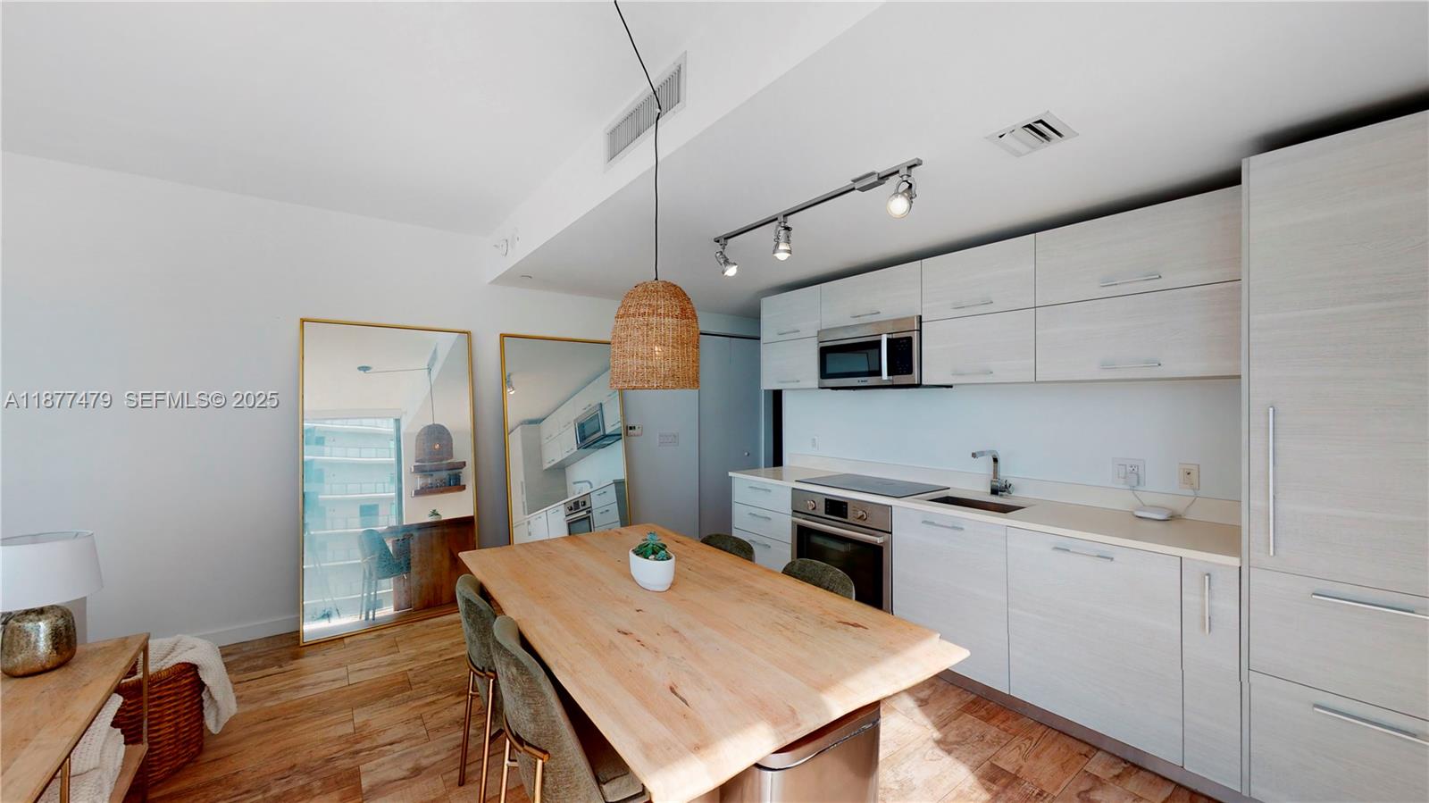 650 NE 32nd Street