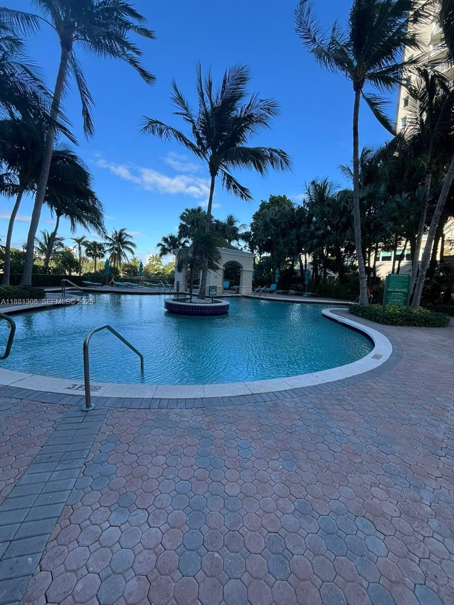 19501 W Country Club Drive