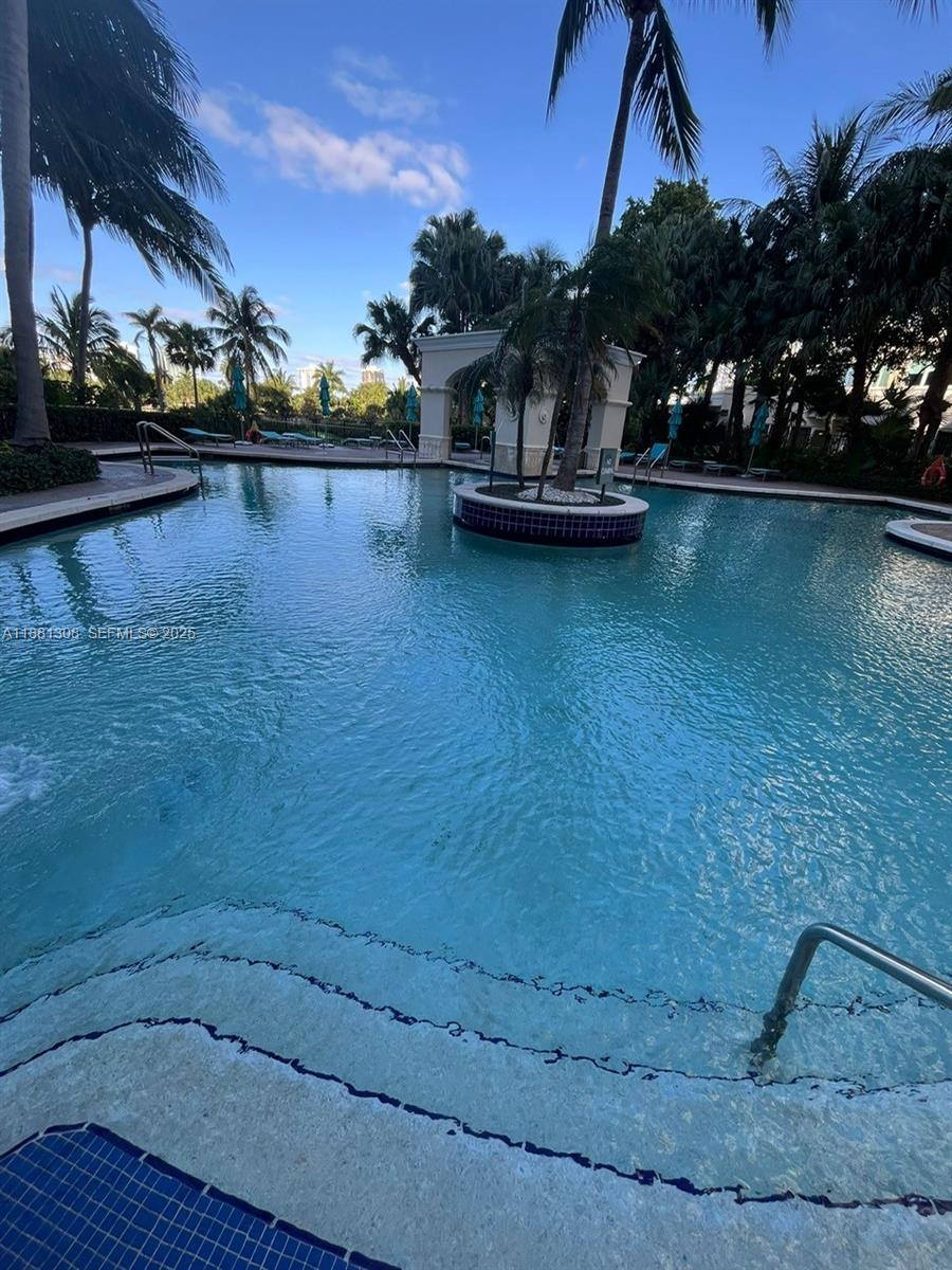 19501 W Country Club Drive