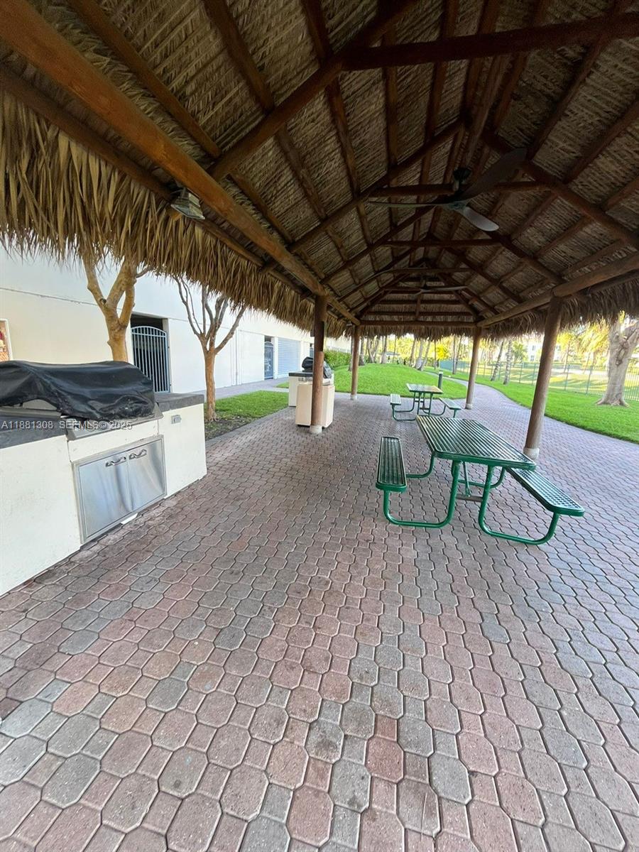 19501 W Country Club Drive