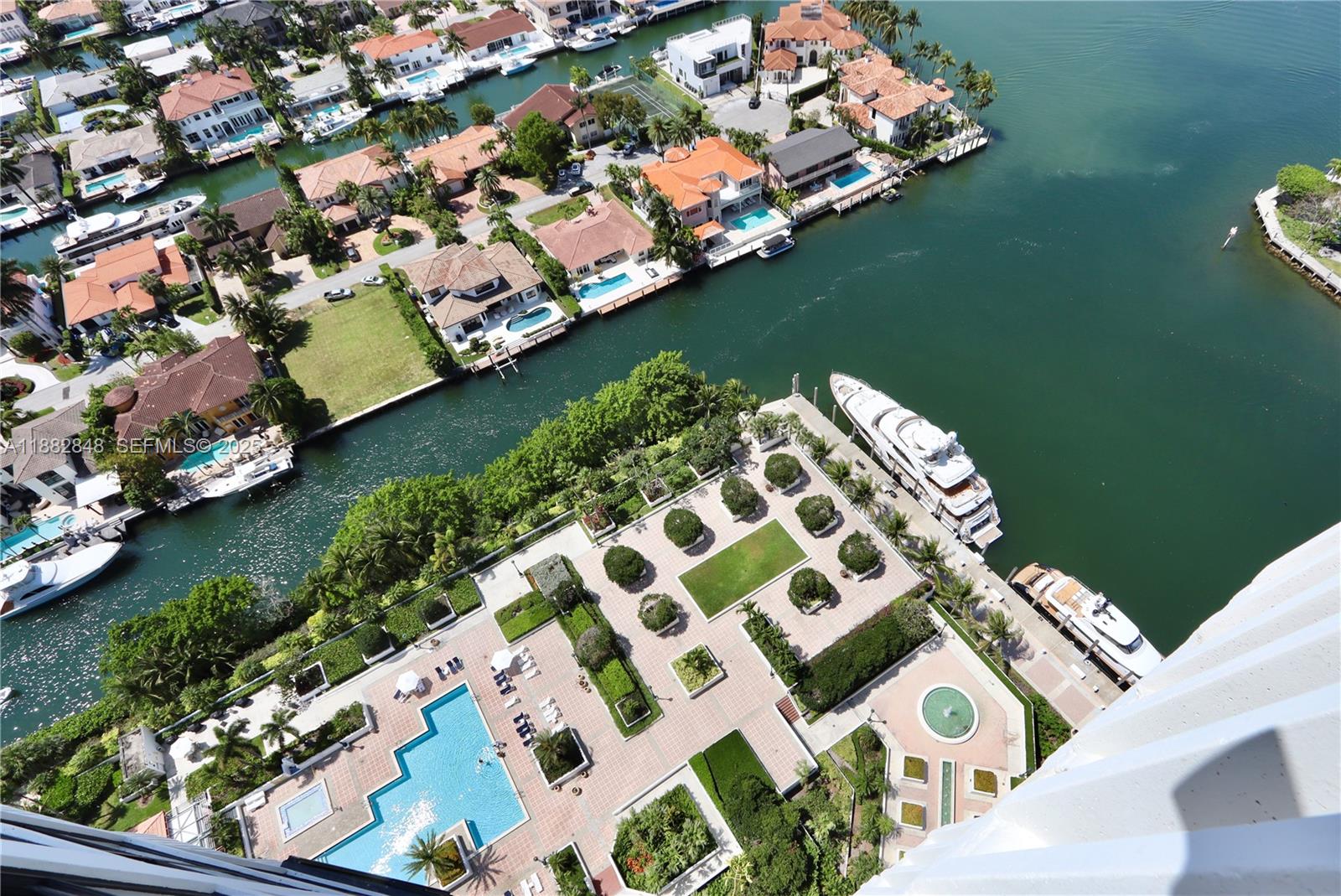 1000 Island Boulevard