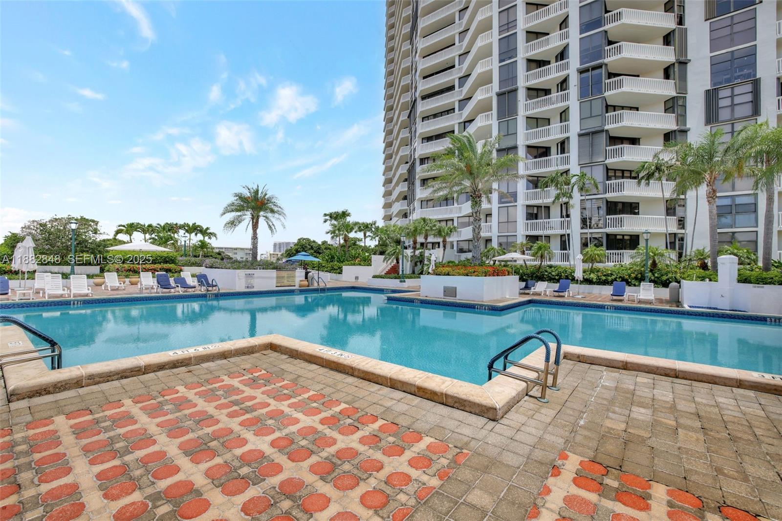 1000 Island Boulevard