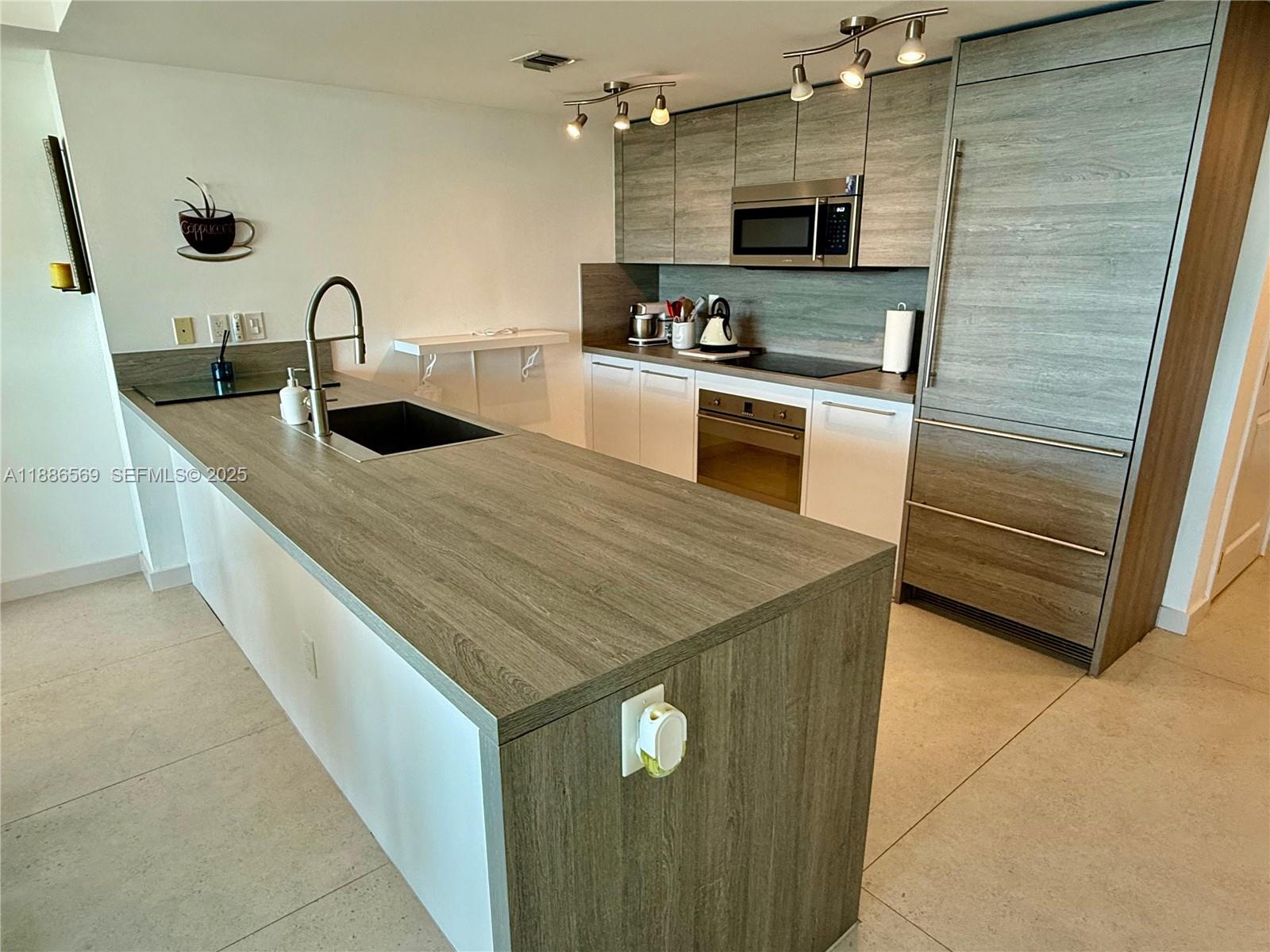 400 Sunny Isles Boulevard
