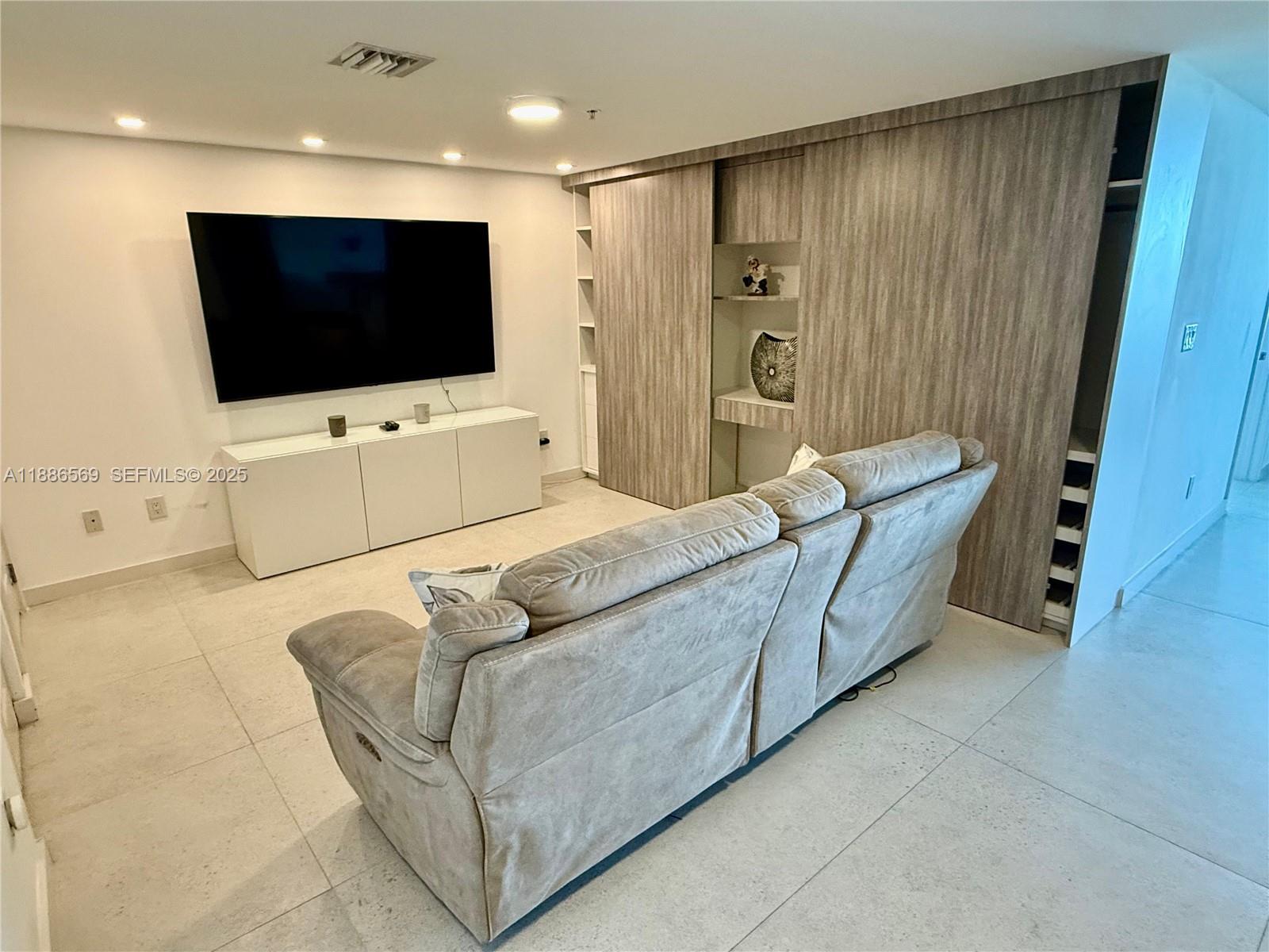 400 Sunny Isles Boulevard