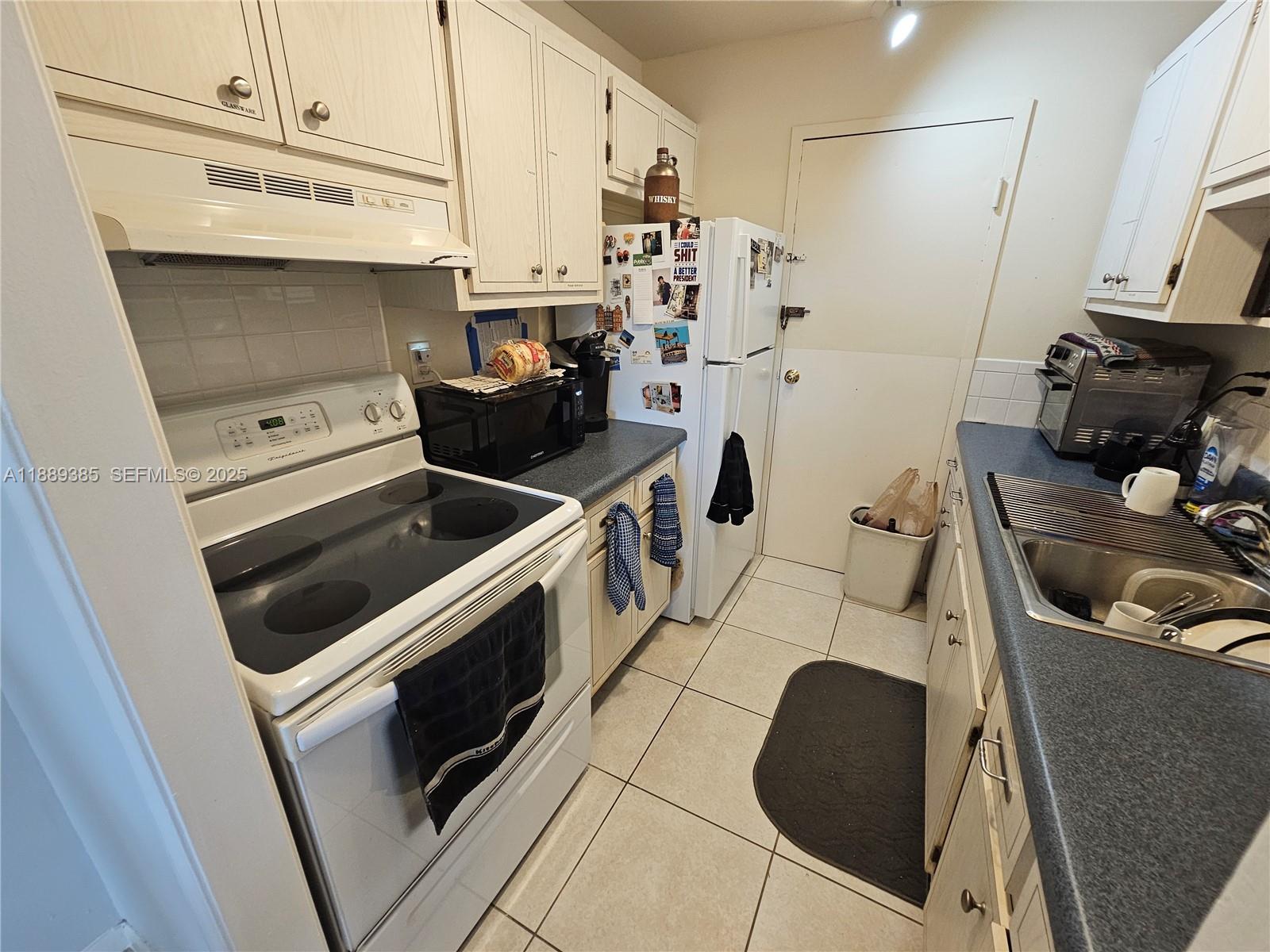 900 NE 18th Avenue