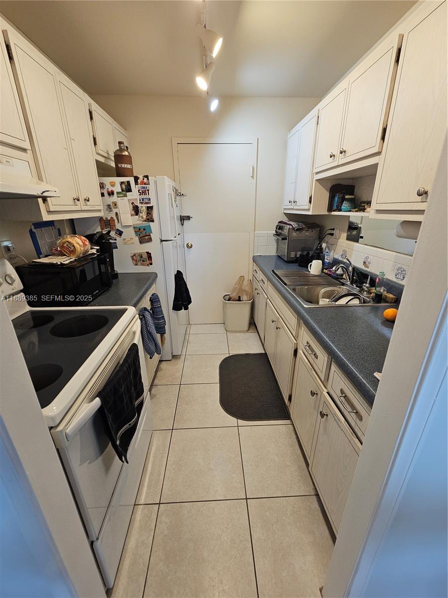 900 NE 18th Avenue