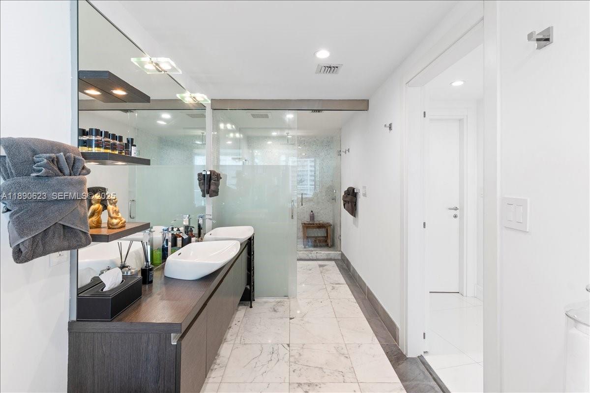 200 Biscayne Boulevard Way