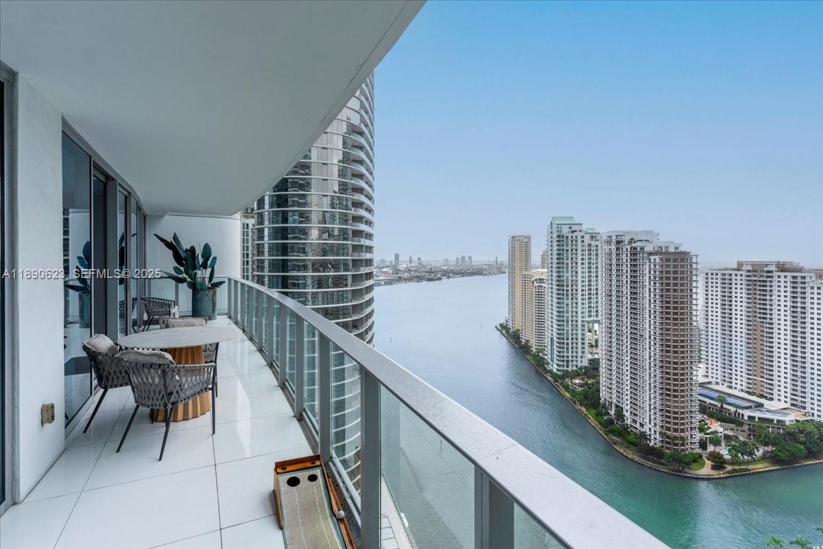 200 Biscayne Boulevard Way