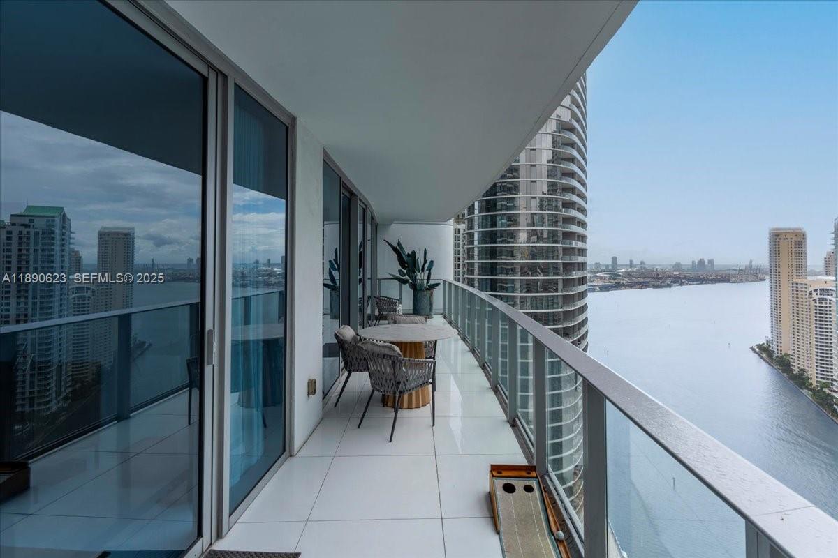 200 Biscayne Boulevard Way