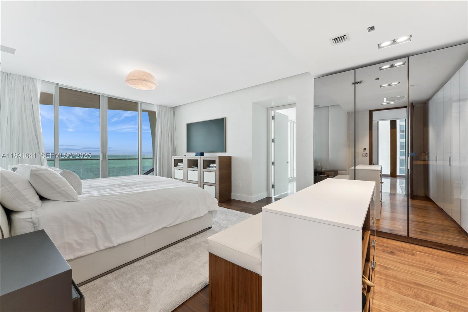 16901 Collins Avenue