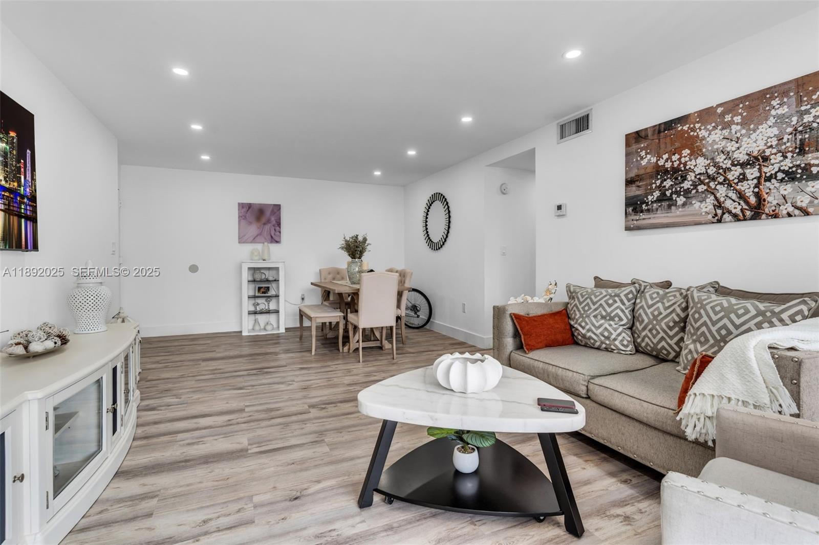 9310 Fontainebleau Boulevard