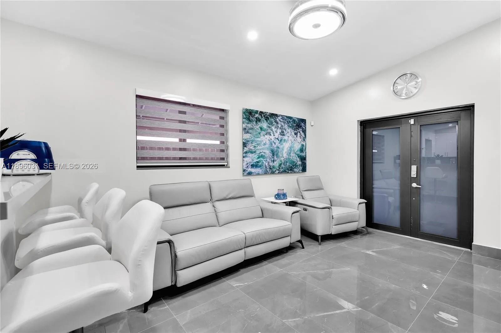 3118 W 71st Place