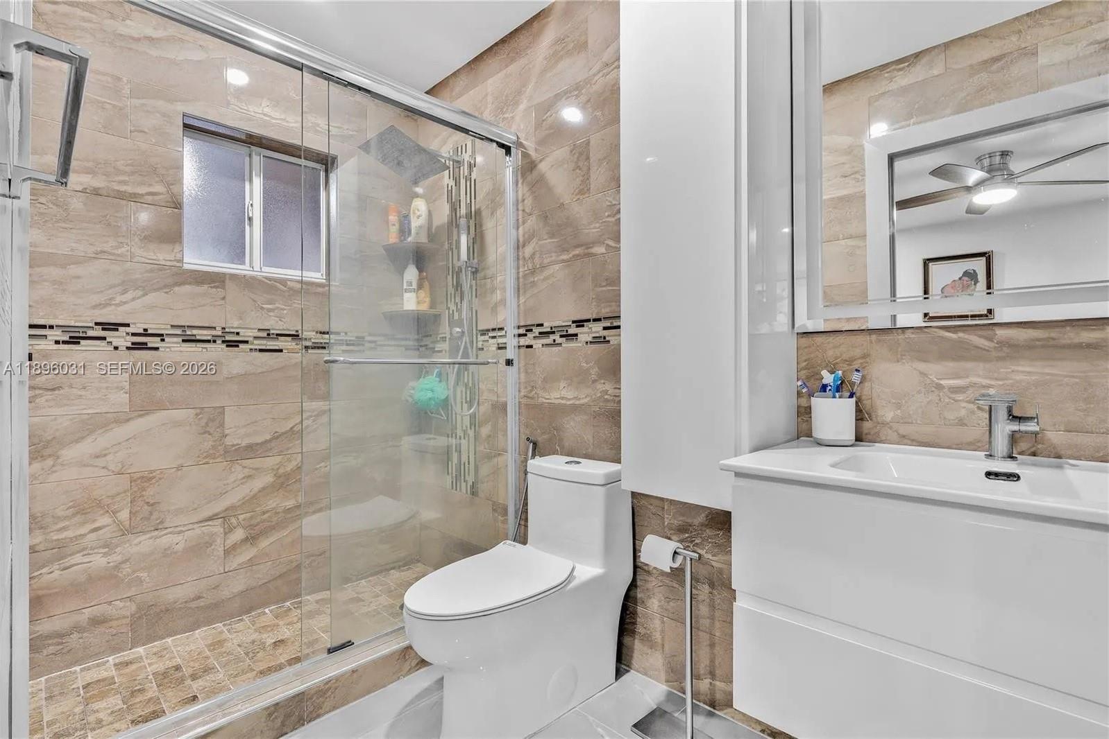 3118 W 71st Place
