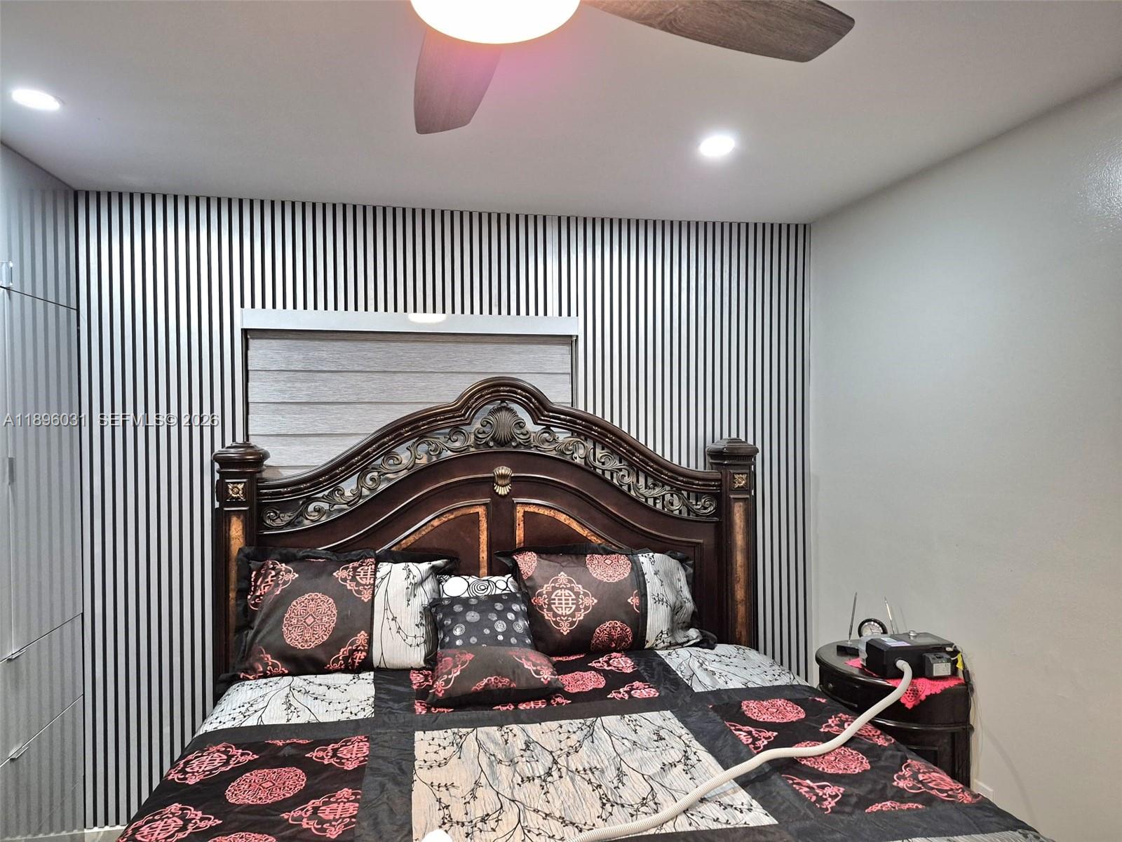 3118 W 71st Place
