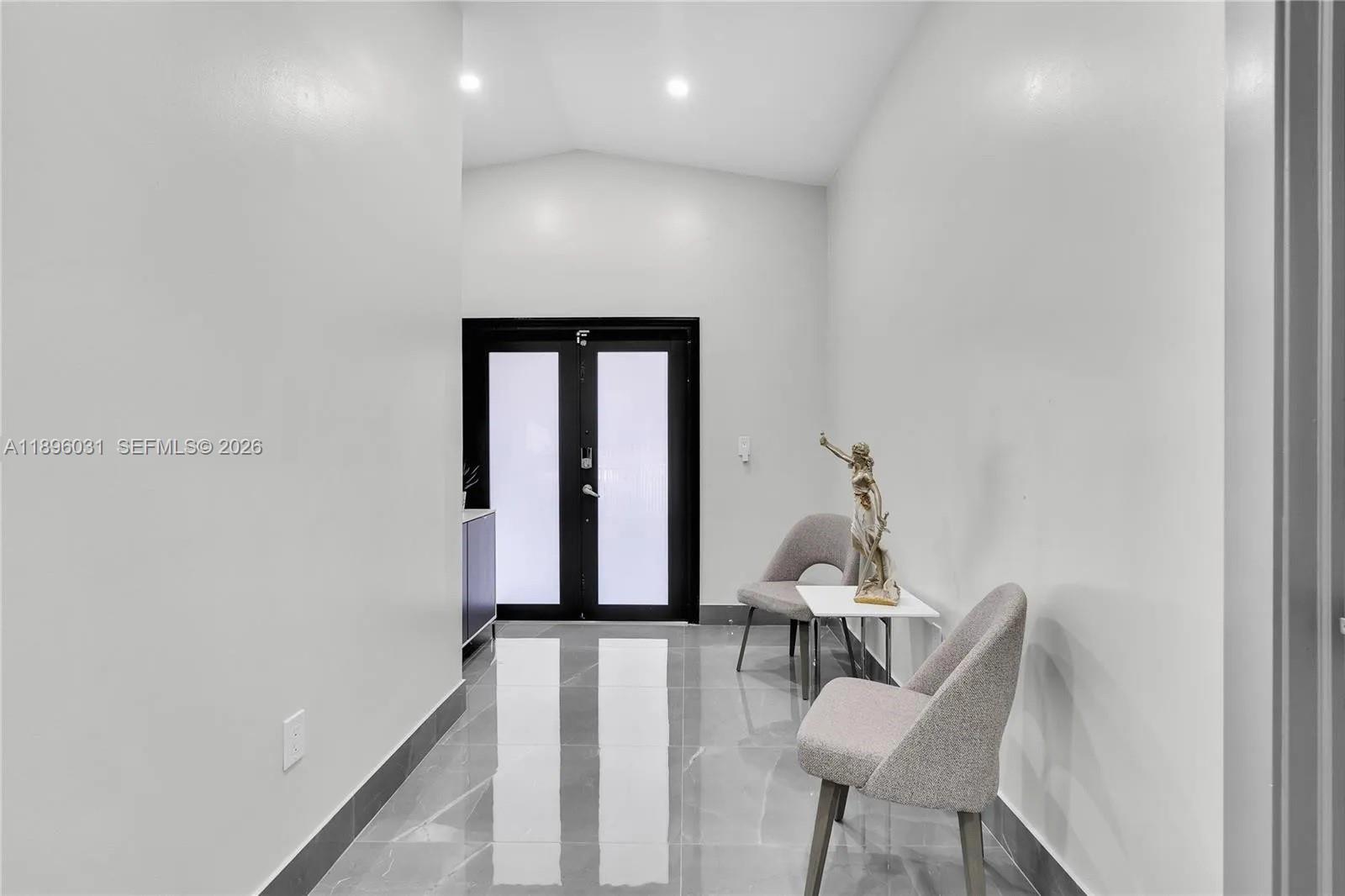 3118 W 71st Place