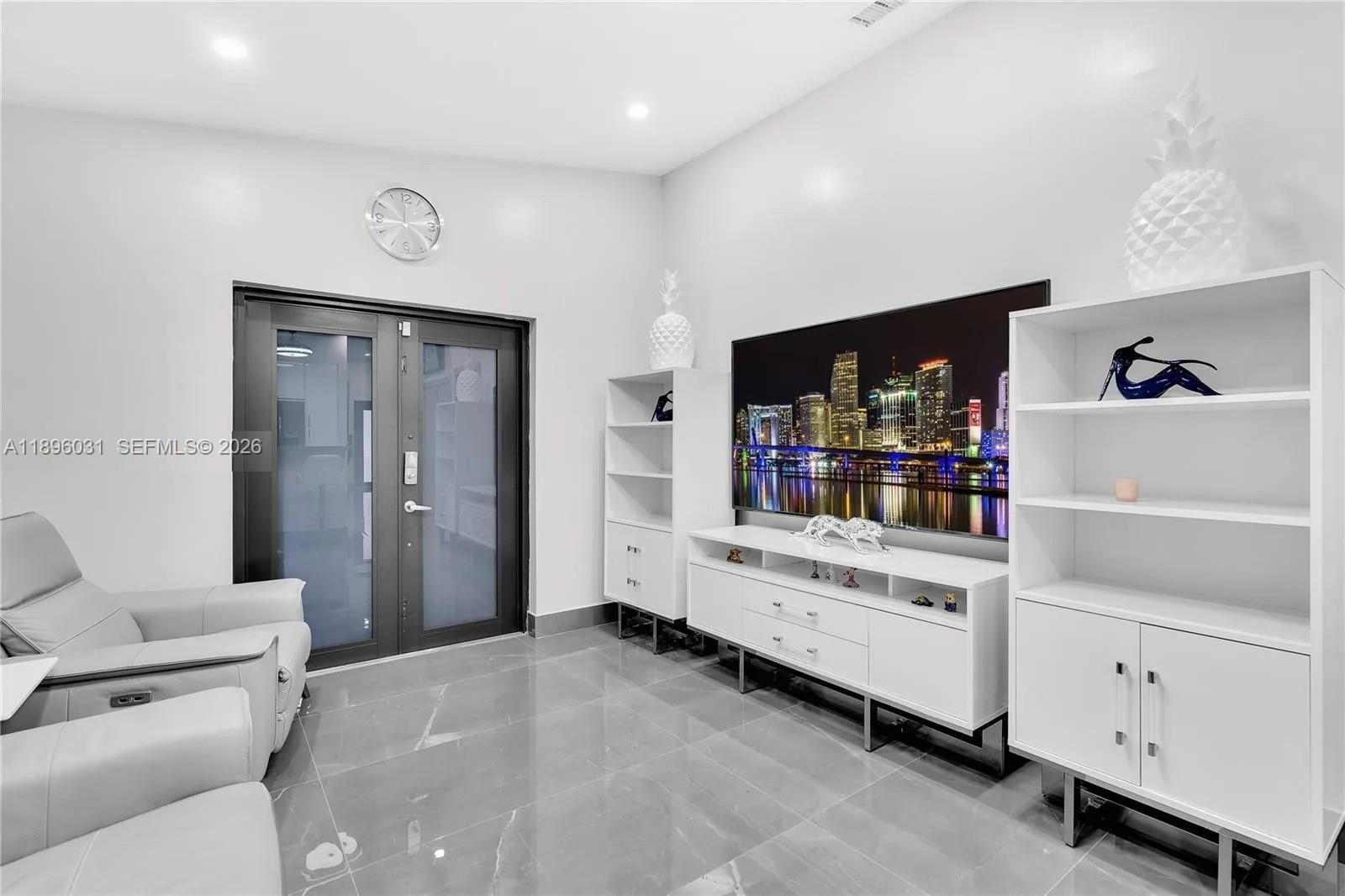 3118 W 71st Place