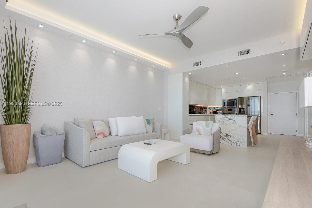 2301 Collins Avenue
