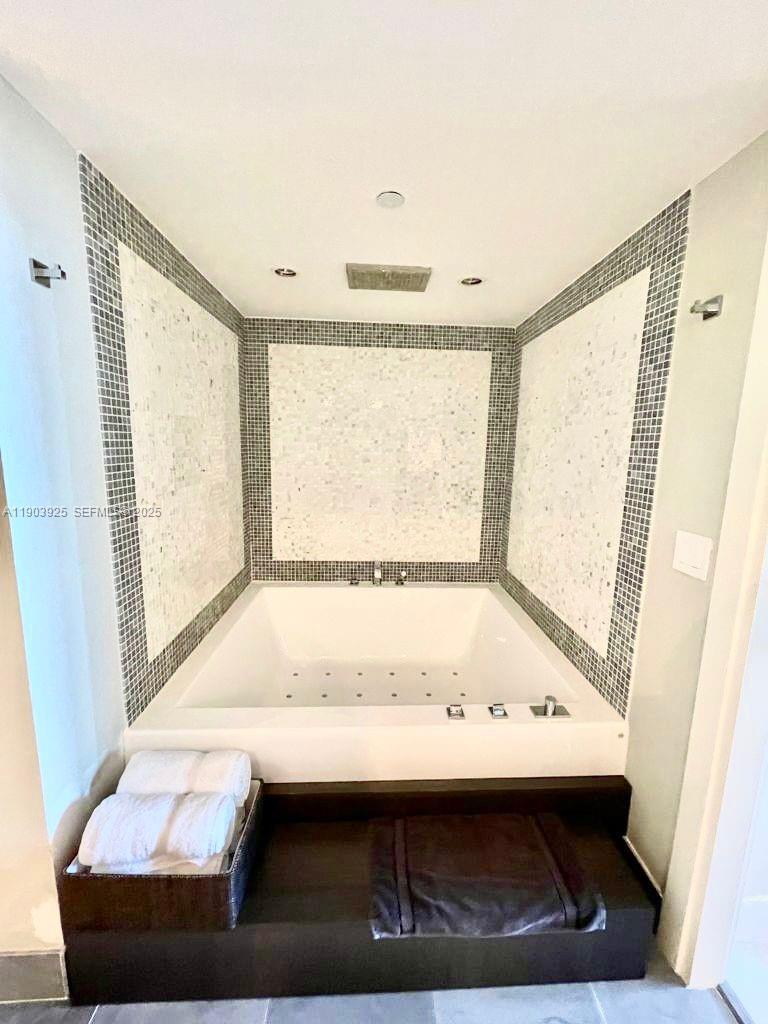 200 Biscayne Boulevard Way