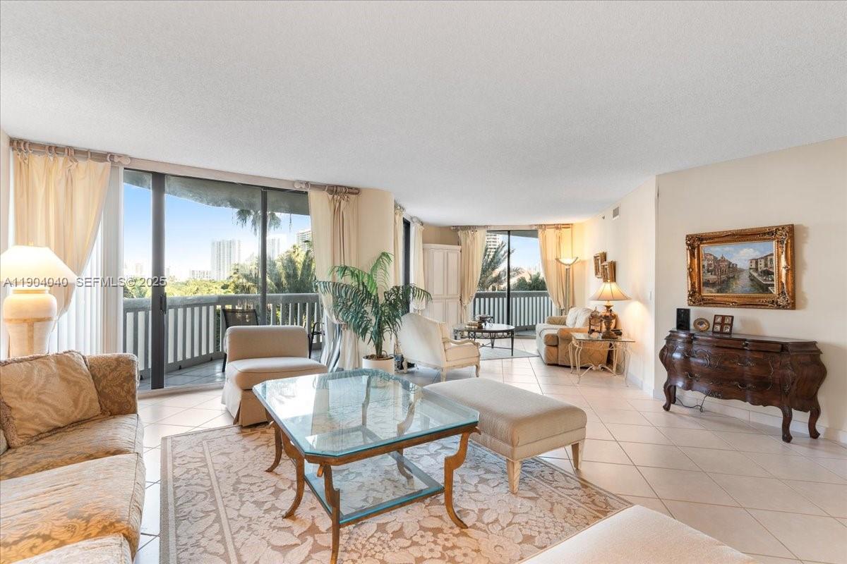 2000 Island Boulevard