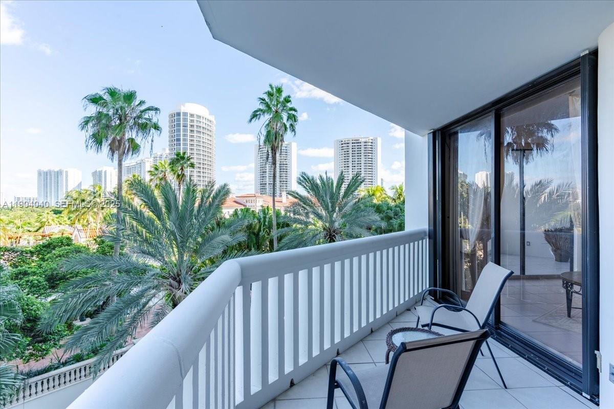 2000 Island Boulevard