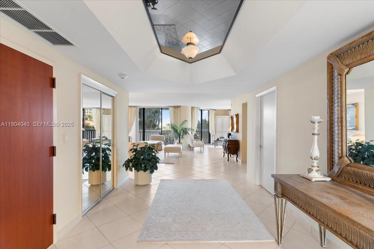 2000 Island Boulevard