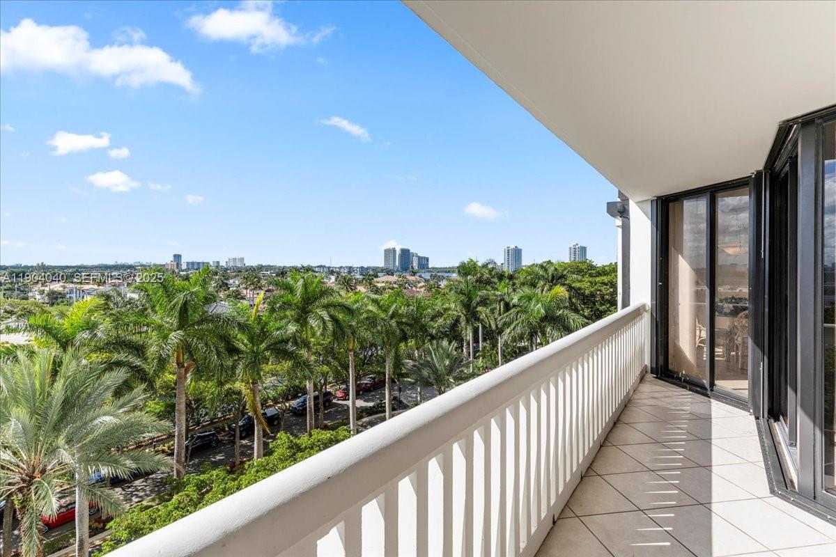 2000 Island Boulevard