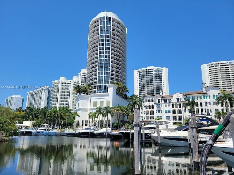2000 Island Boulevard