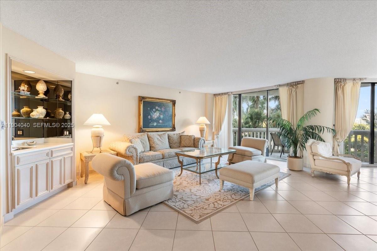 2000 Island Boulevard