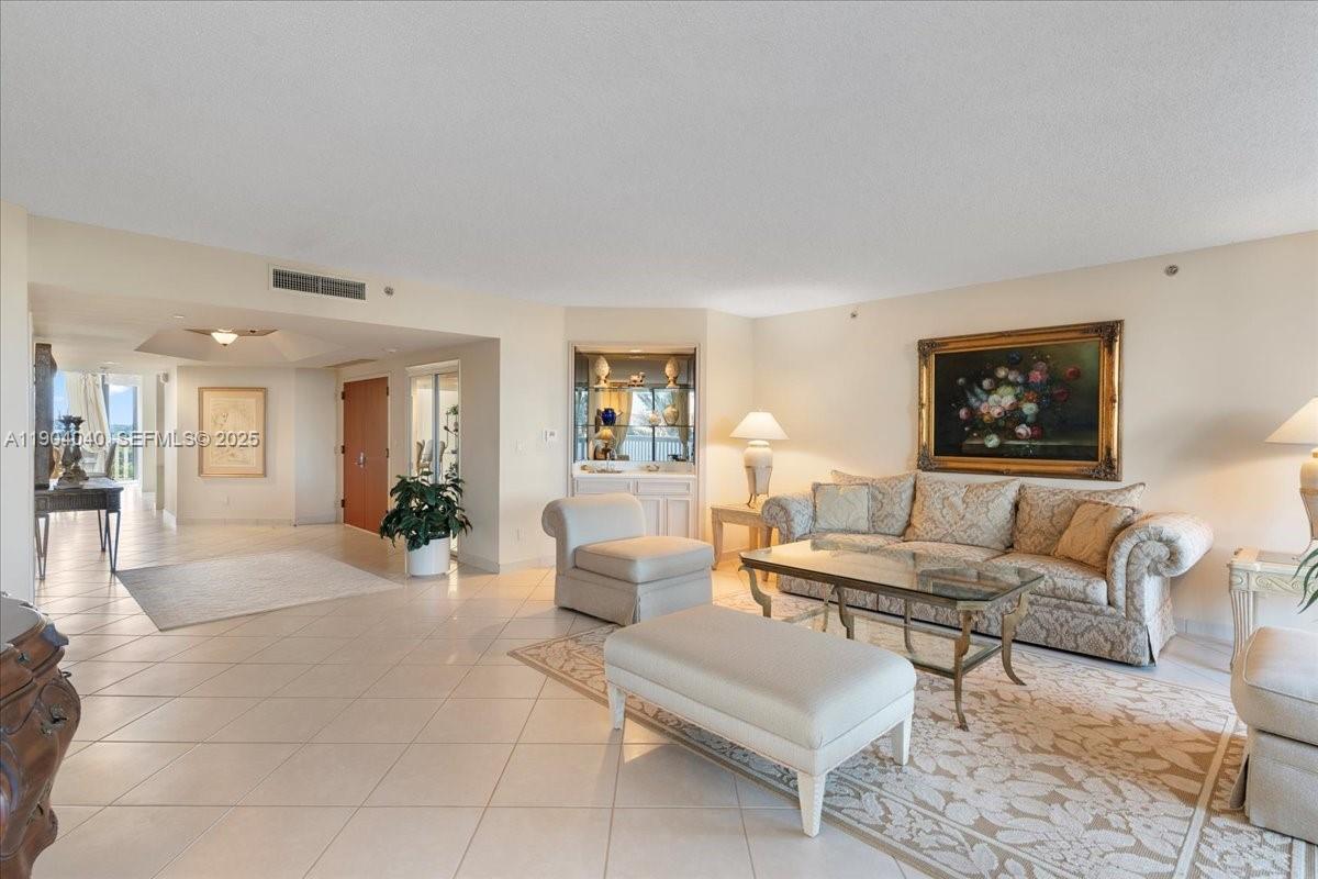 2000 Island Boulevard