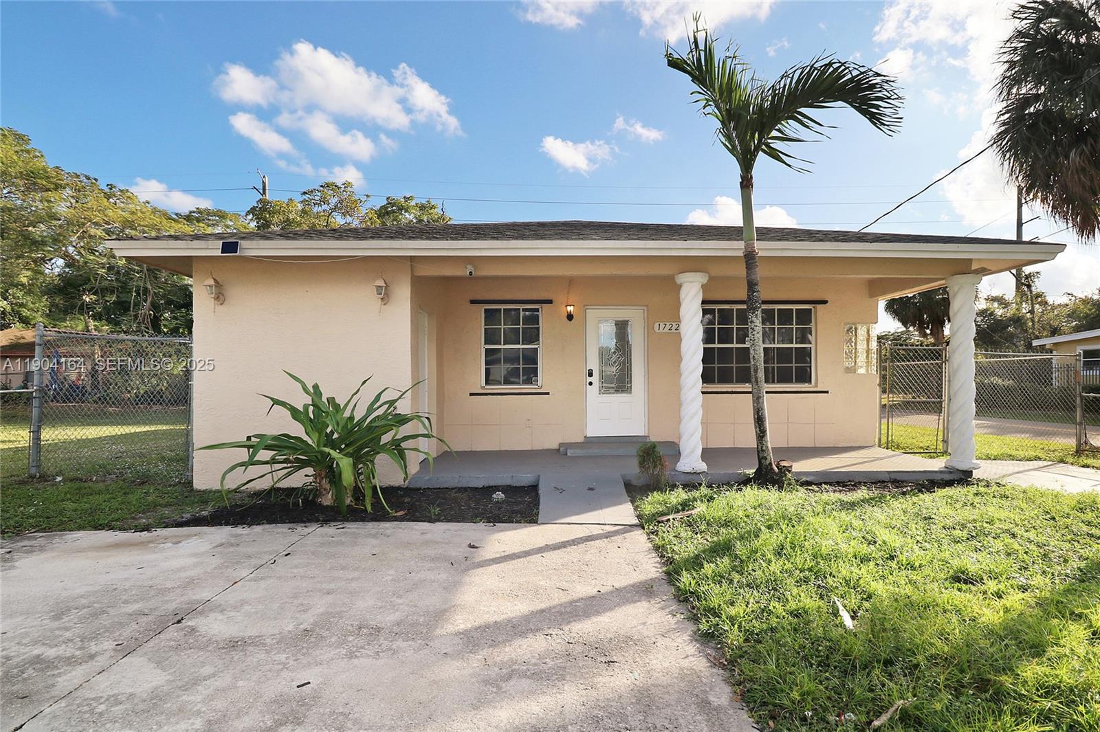 1722 NW 8th Court gallery image #1