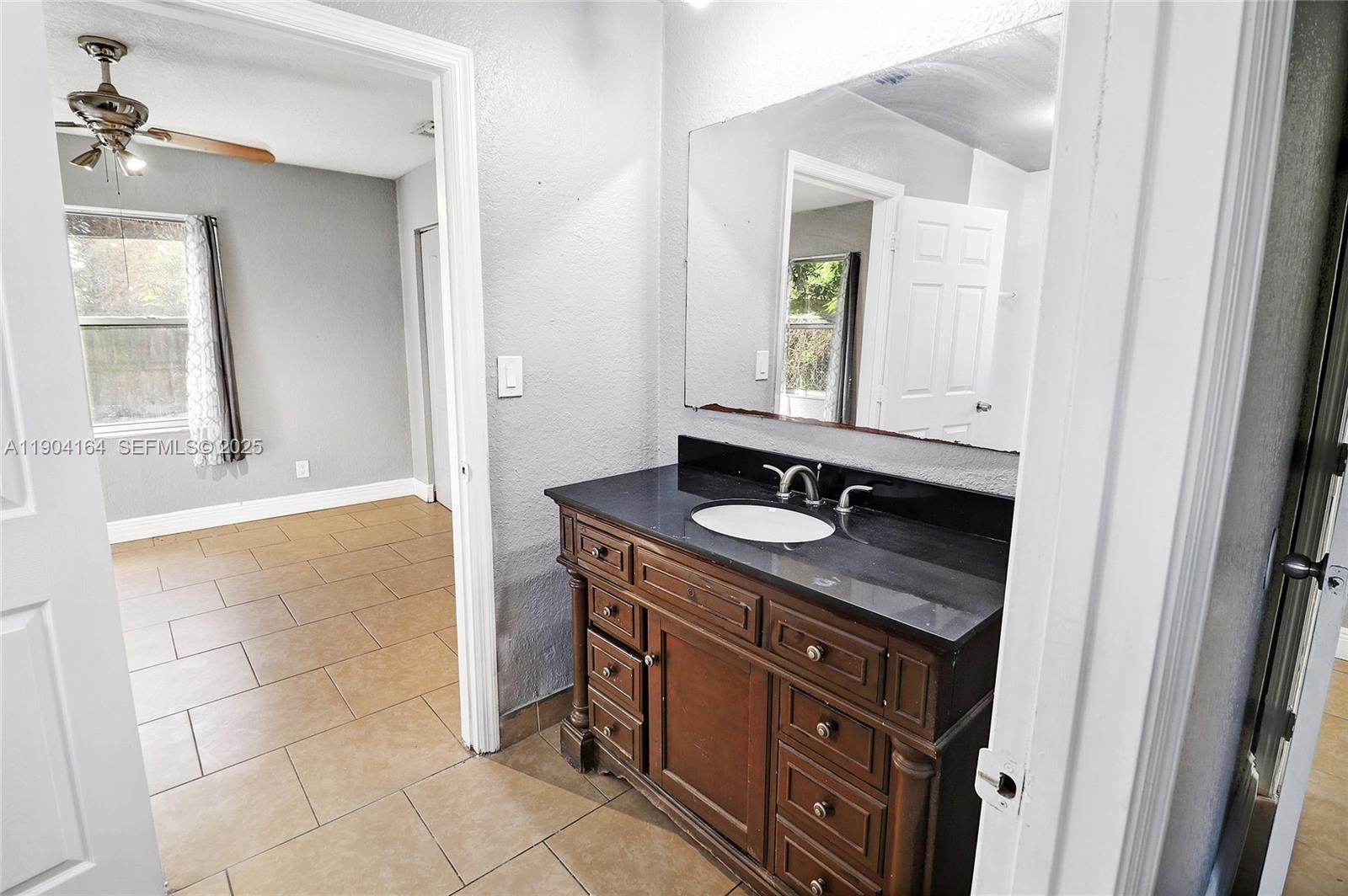 1722 NW 8th Court gallery image #11