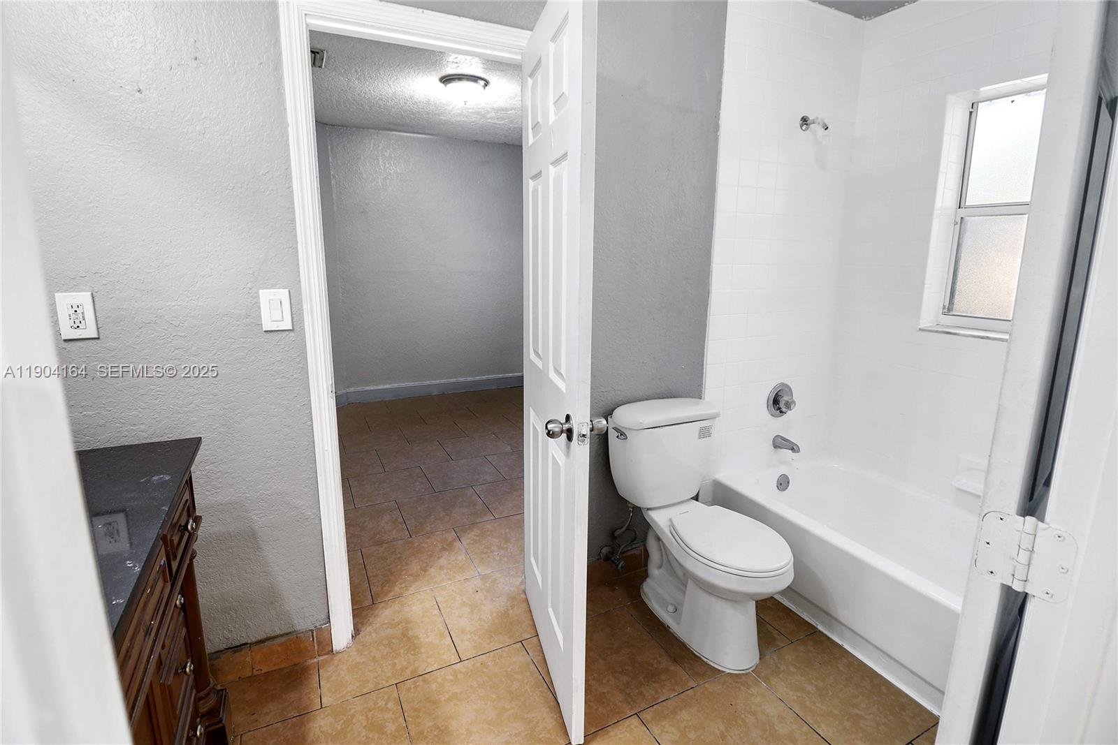 1722 NW 8th Court gallery image #12