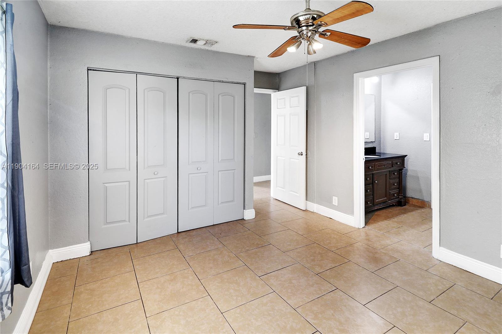 1722 NW 8th Court gallery image #13
