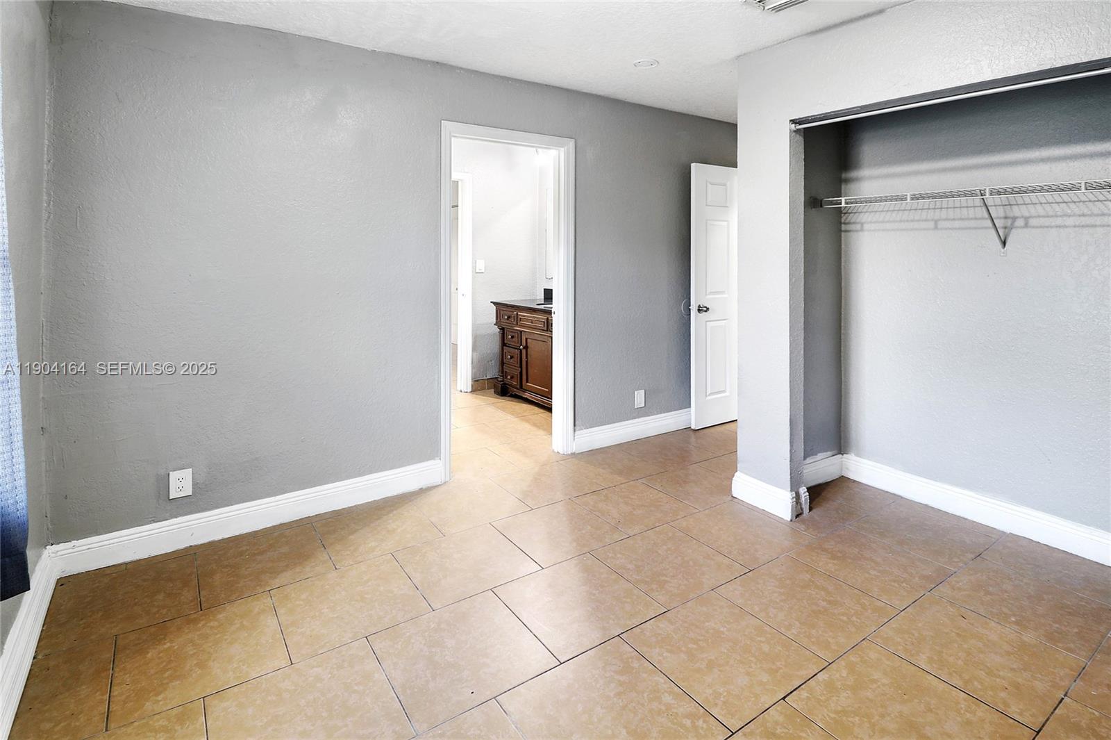 1722 NW 8th Court gallery image #14